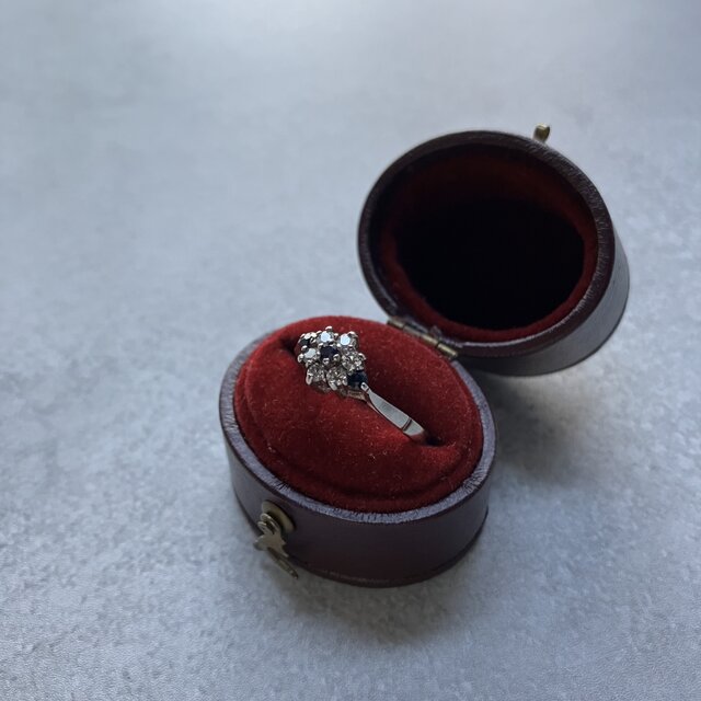 【058】静かな星空を指にまとう – 青のきらめきリング