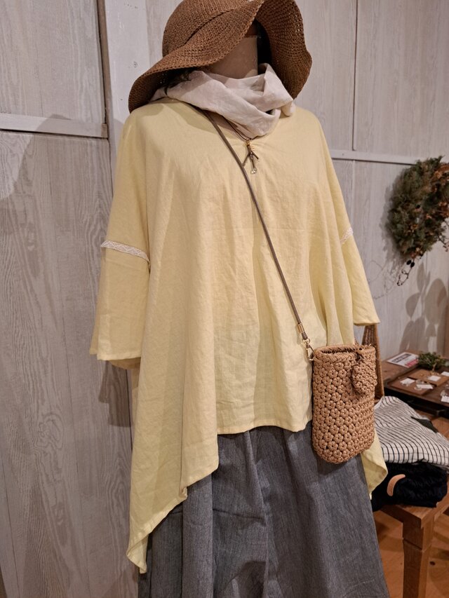 風を感じるトップス