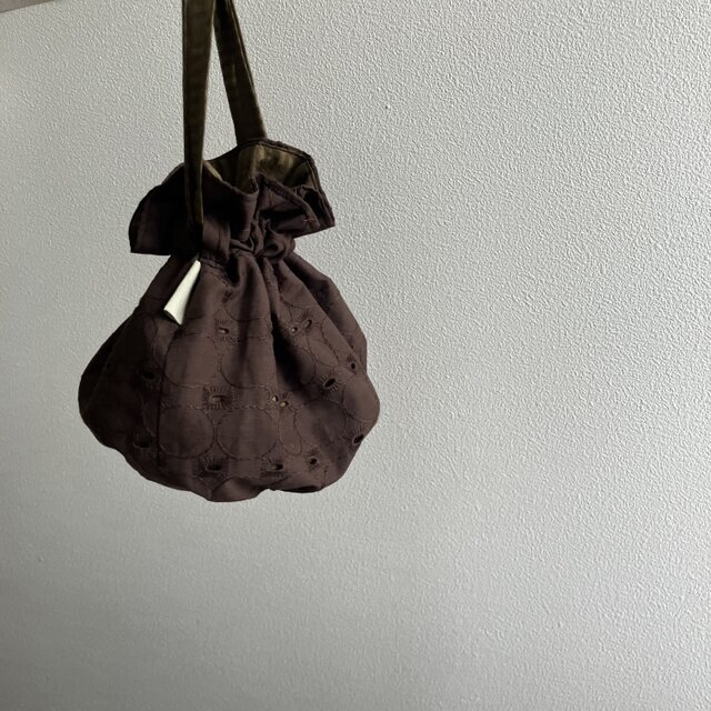 コットン刺繍素材の巾着袋(BA-119)