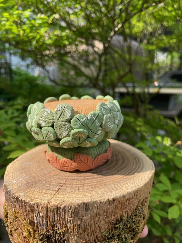 クローバー台座