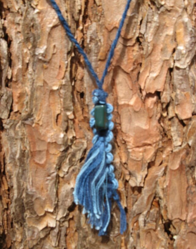 出雲石　本藍染織りと編みのアクセサリー