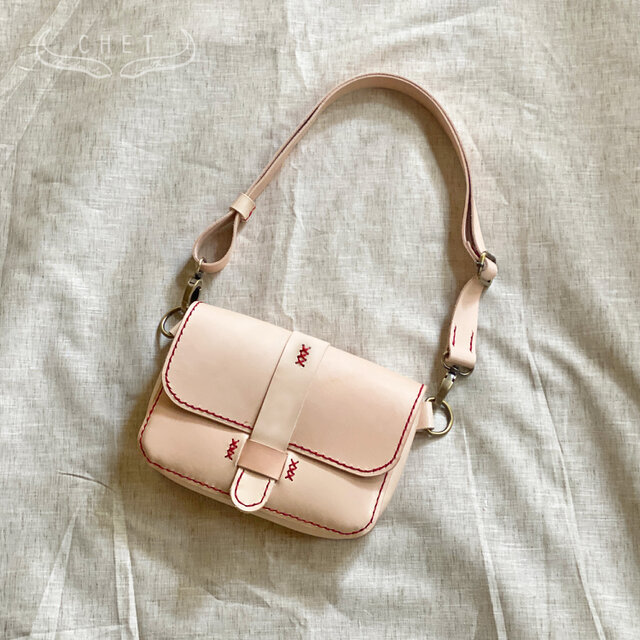 ヌメ革レザーショルダーバッグ・ストラップ取り外し可能でクラッチにも