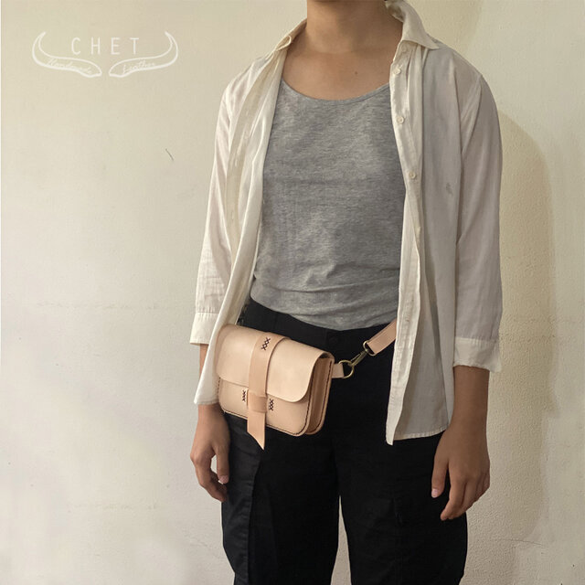 ヌメ革レザーミニショルダー・ストラップ取り外し可能でクラッチにも