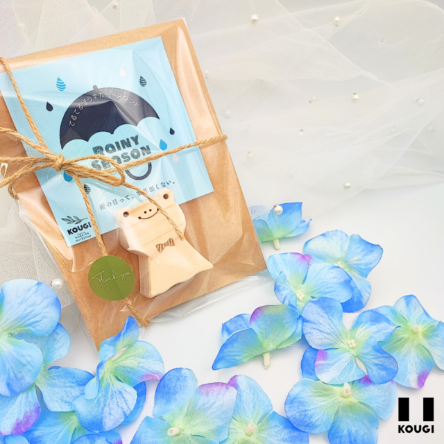 【カードスタンド】かえるてるてるスタンド