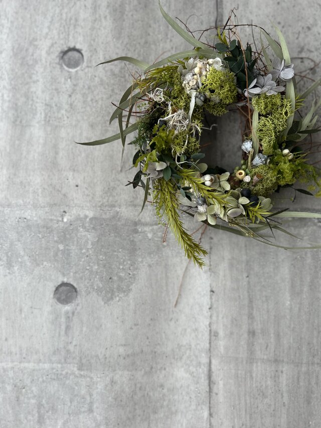 W25034 緑を飾る無造作リース