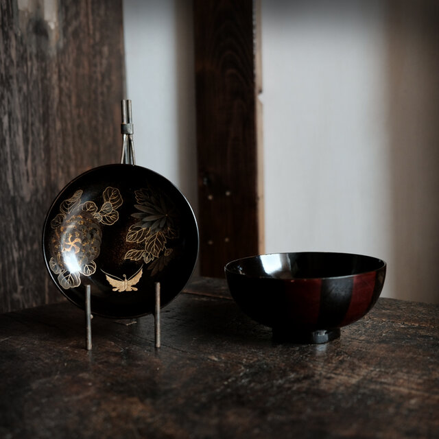 花と蝶々◆極上な蒔絵。時代物　漆芸蒔絵蓋付椀　漆器　骨董・antiques 大正〜昭和初期