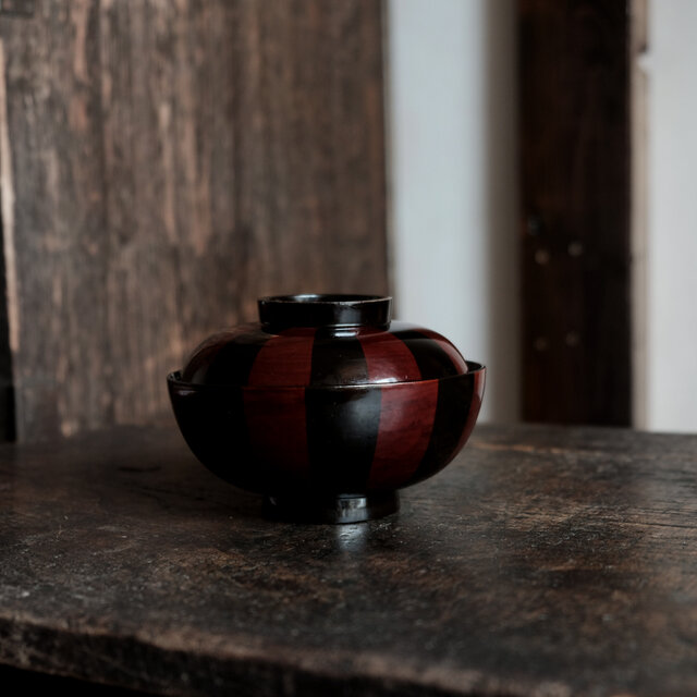 花と蝶々◇極上な蒔絵。時代物 漆芸蒔絵蓋付椀 漆器 骨董・antiques