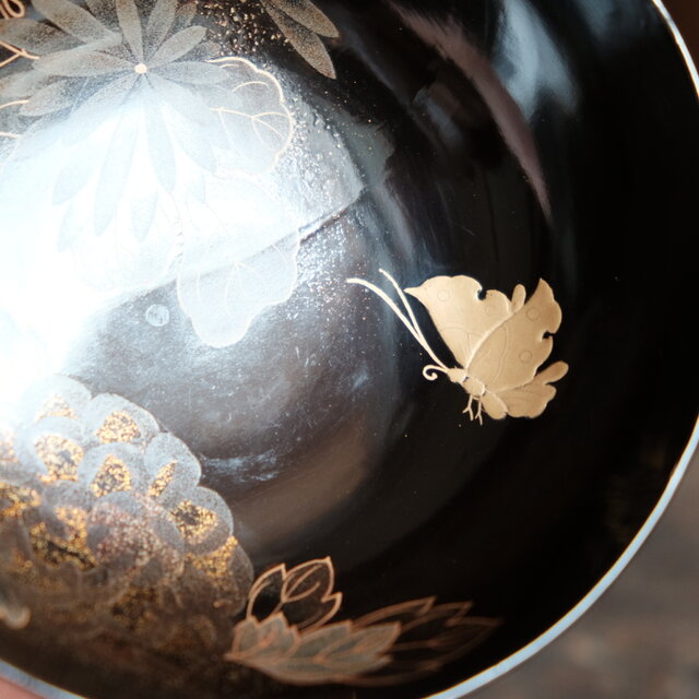 花と蝶々◇極上な蒔絵。時代物 漆芸蒔絵蓋付椀 漆器 骨董・antiques
