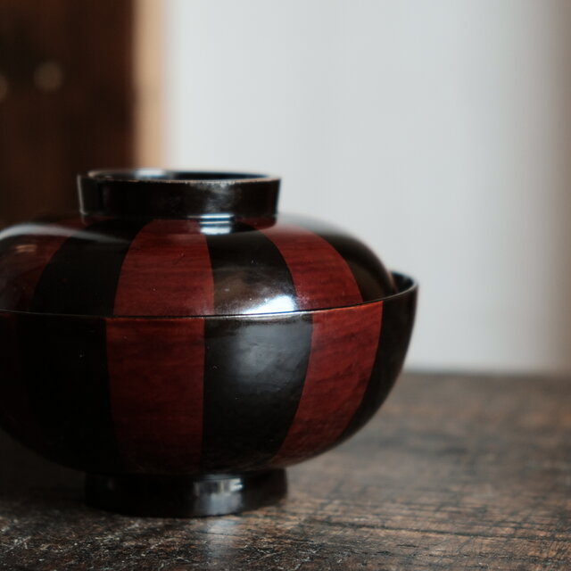 花と蝶々◇極上な蒔絵。時代物 漆芸蒔絵蓋付椀 漆器 骨董・antiques