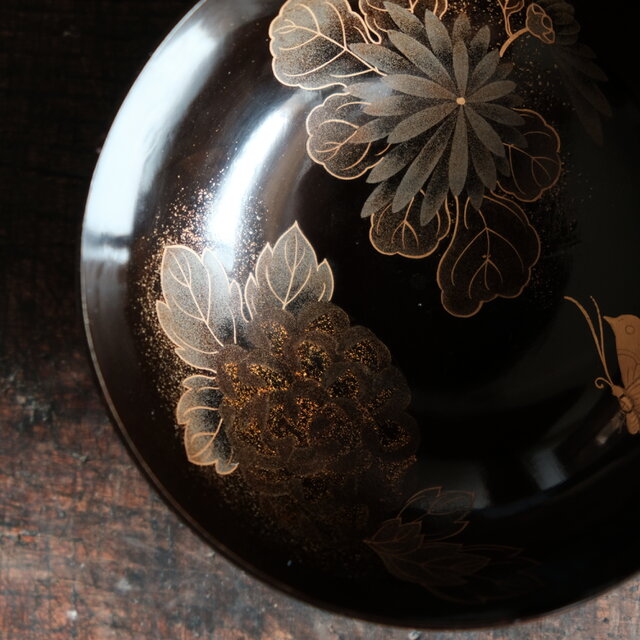 花と蝶々◇極上な蒔絵。時代物 漆芸蒔絵蓋付椀 漆器 骨董・antiques
