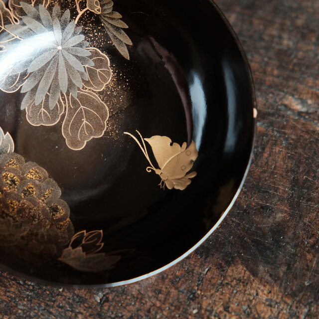 花と蝶々◇極上な蒔絵。時代物 漆芸蒔絵蓋付椀 漆器 骨董・antiques