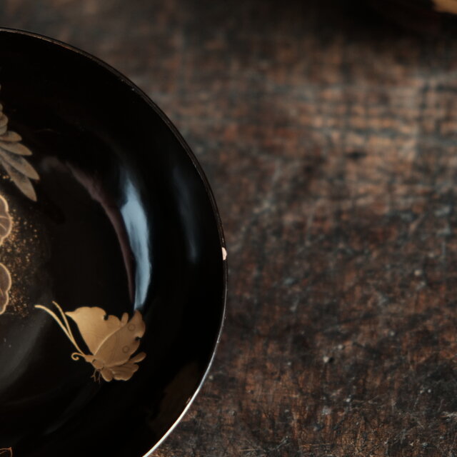 花と蝶々◇極上な蒔絵。時代物 漆芸蒔絵蓋付椀 漆器 骨董・antiques