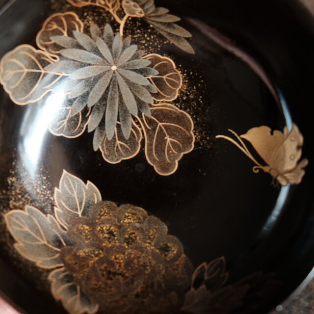 花と蝶々◇極上な蒔絵。時代物 漆芸蒔絵蓋付椀 漆器 骨董・antiques