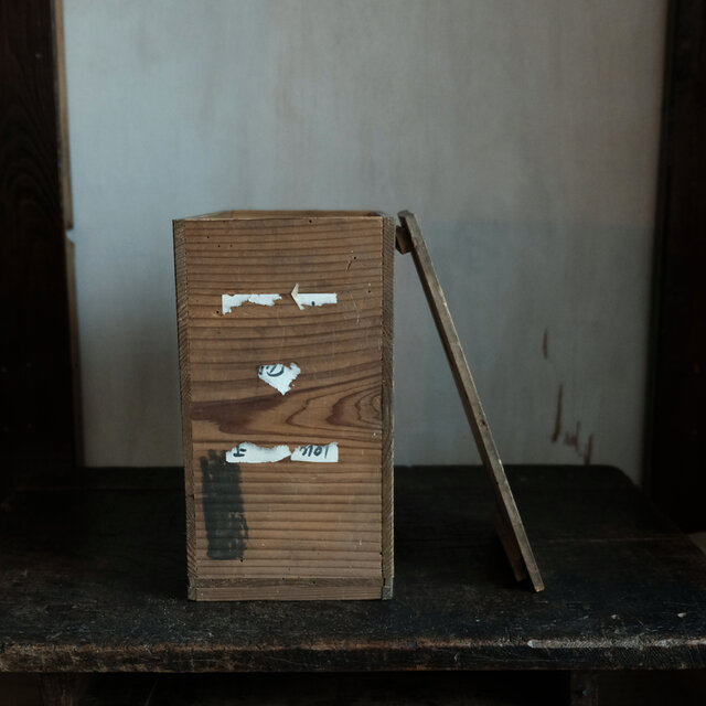 味のあるお品物◆古い骨董の木箱　収納やDIYなどに　古物　古民家　丁寧な暮らしに　antiques 時代物　i4