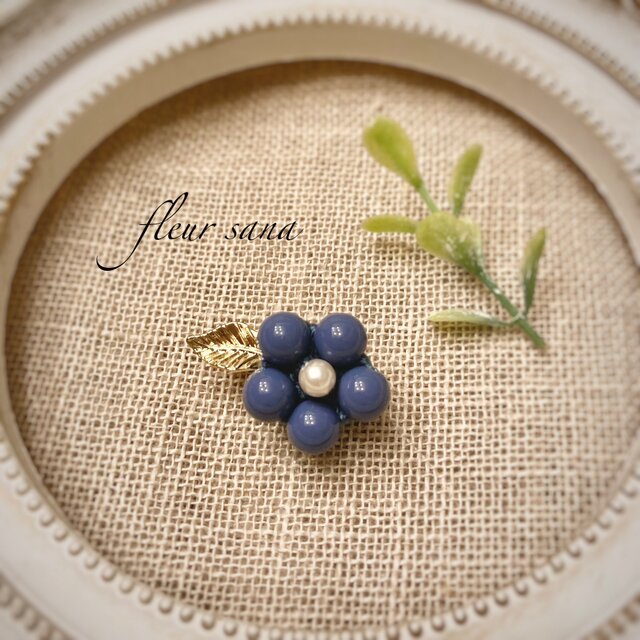 small flower motif  フラワーとリーフのブローチ〈spice〉dusty blue (群青色)
