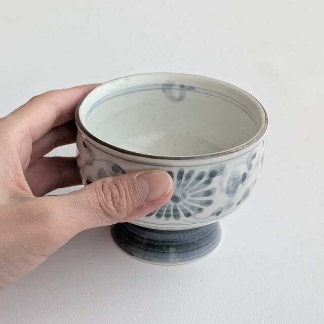 アンティーク骨董純銀製菊形台鉢（概数：口１７㌢、高６㌢、底８㌢、重３００㌘） 加茂黒釉寸胴古鉢写し京楽蘭鉢・華氏絵付け - 東洋蘭専門店