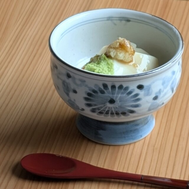 廻り菊高台小鉢 | iichi 日々の暮らしを心地よくするハンドメイドや