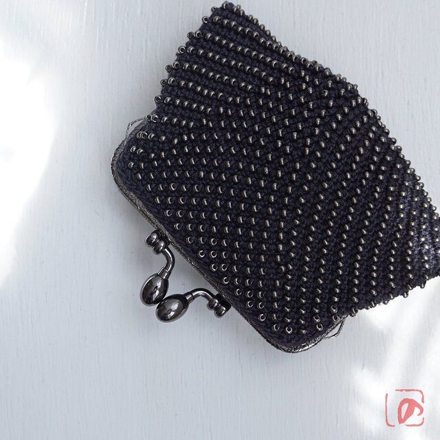 ばあば ⁛ つぶつぶガラスビーズの大きめスクエアがま口（xc90・2148）