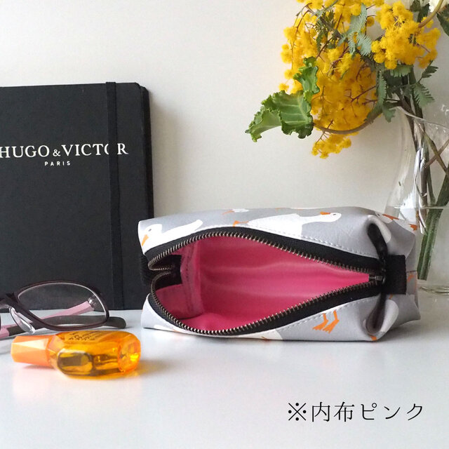 アヒルの合皮ポーチ／グレー | iichi 日々の暮らしを心地よくする