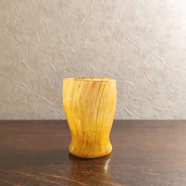 アンティーク　DAUM社　黄色が映えるもっと小さなアールデコ酒器（小）　高6㎝【YG45-a】　　