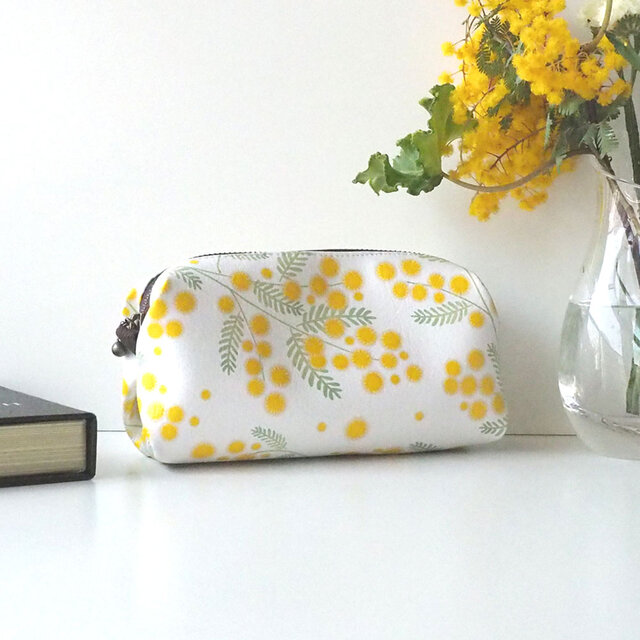 ミモザの合皮ポーチ／ホワイト