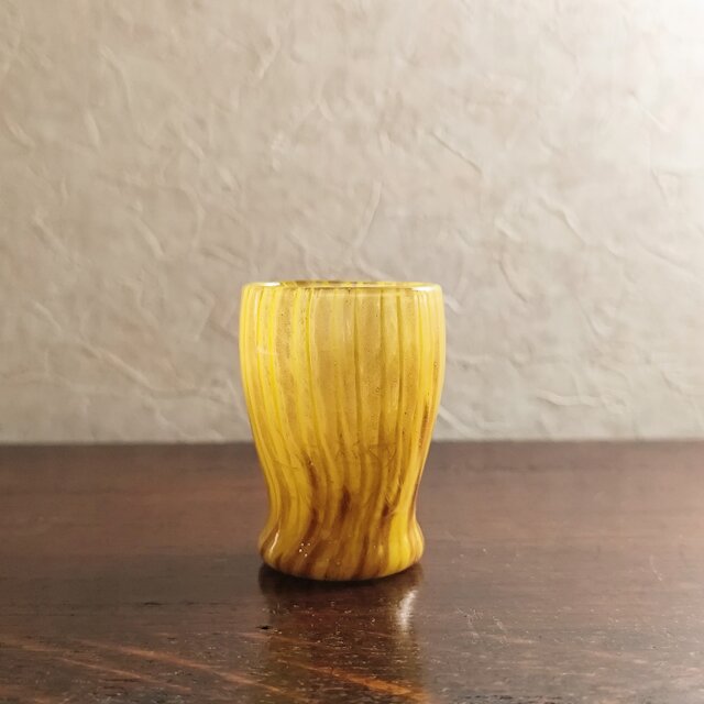 アンティーク　DAUM社　黄色が映えるもっと小さなアールデコ酒器（小）　高6㎝【YG45-b】　　