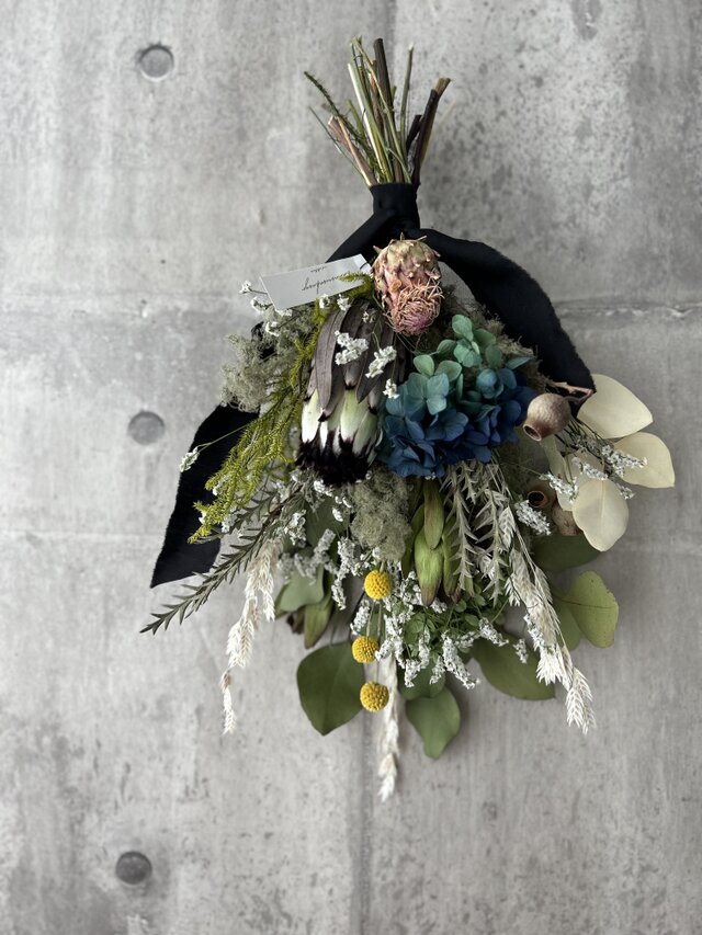 S25008 アーティーチョークとプロテアのスワッグ