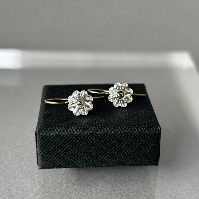 デイジー 花ピアス 透明クリスタル フラワーピアス 14kgf（8mm / 10mm