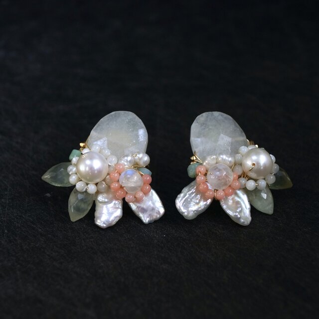 [JPN] ムーンストーンのビジュピアス