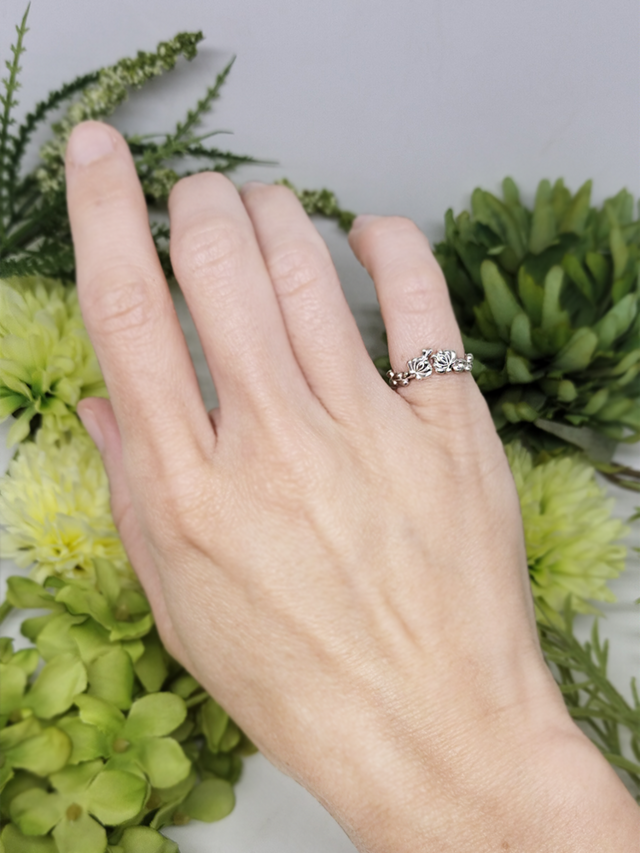 【送料無料】5～11号サイズ変更可能オープンリングSV925ハンガリーの刺繍モチーフ