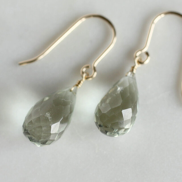 maumaumau様◆専用グリーンアメシスト/MOPトリプレット×トパーズピアス No. 837 ドロップカットのグリーンアメジストのピアス | iichi 日々の