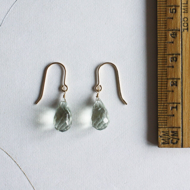 No. 837 ドロップカットのグリーンアメジストのピアス | iichi 日々の