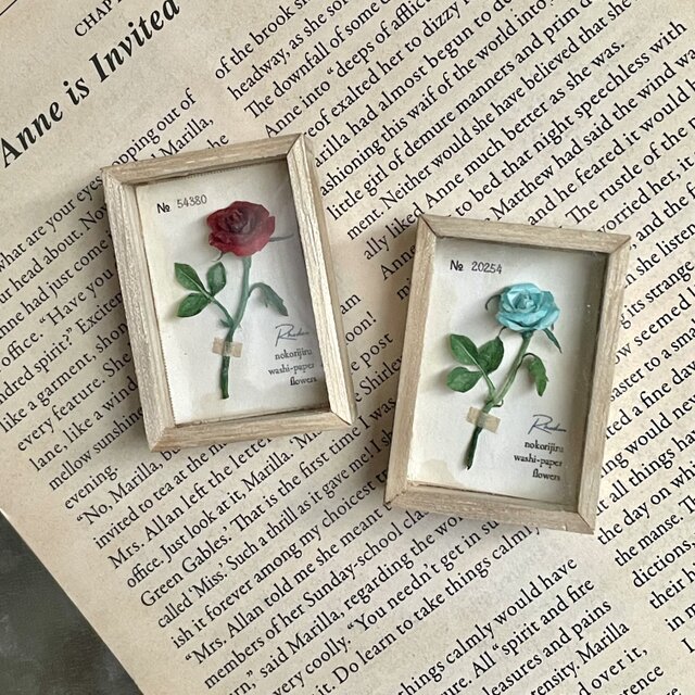 《和紙の花》ミニチュア植物標本箱のマグネット(水色＆真紅のバラ)