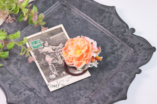 オレンジの薔薇とヒペリカムのヘアゴム ヘアゴム 髪飾り オレンジ バラ