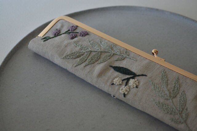 受注製作】19センチ用 刺繍 がま口 扇子入れ エクリュ | iichi 日々の