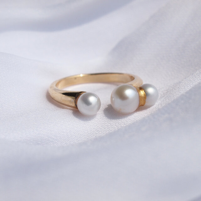 金継ぎパールのオープンリング　３つの小さな淡水パール　フリーサイズ8号～ フォークリング《6月誕生石》