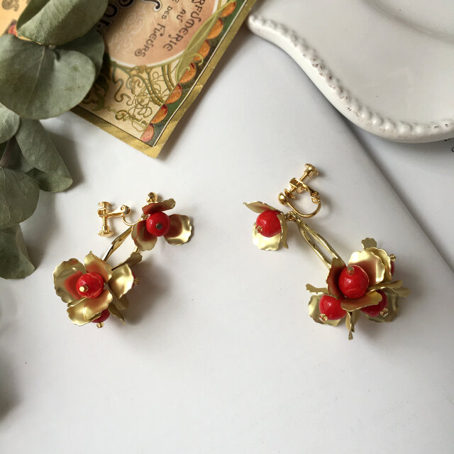 ヴィンテージ ガラス ビーズ の フラワー イヤリング