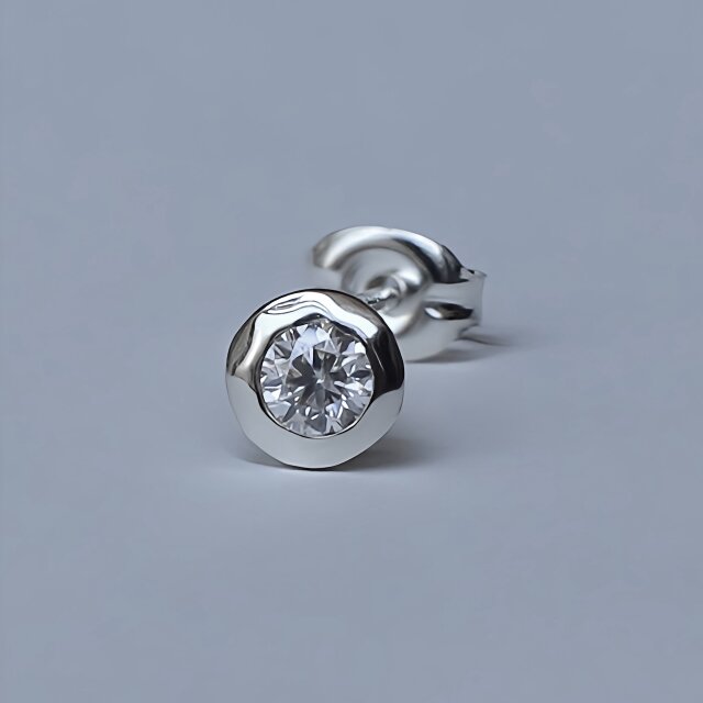 Lightning pierce / SV925, Moissanite