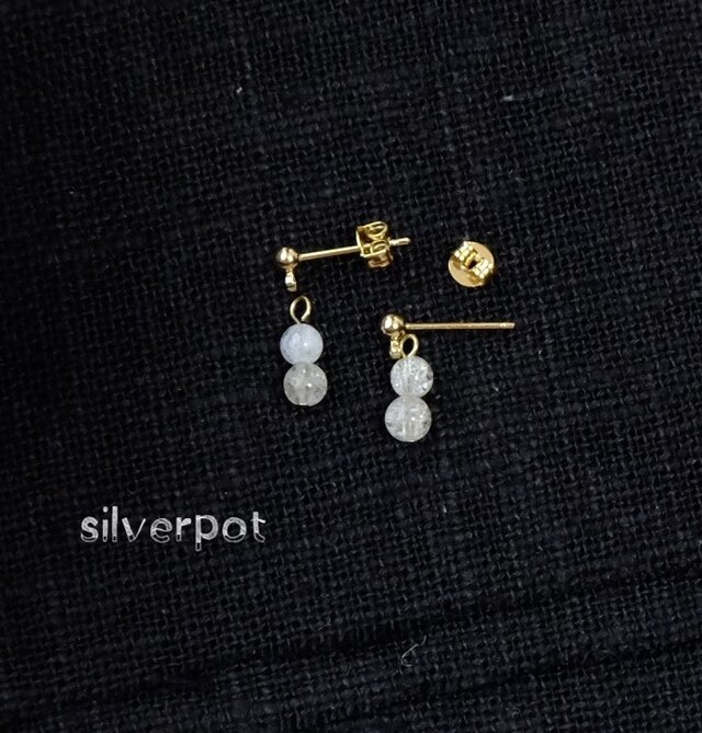 GS69【天然石　クラック水晶】ひんやりアイスクラッシュ　極小サイズの【プチ】スタッドピアス（パーツ変更可能）