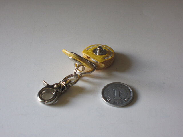 □YKKapシールキー用ホルダー：黄 □革部分 約W20xD12（ボタン含