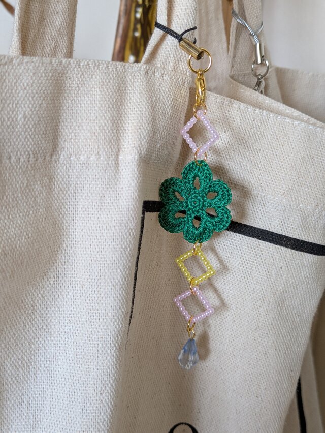 お花キラキラストラップ