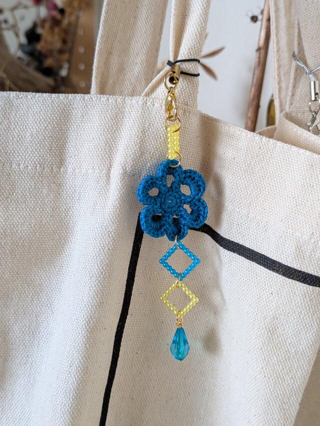 お花キラキラストラップ