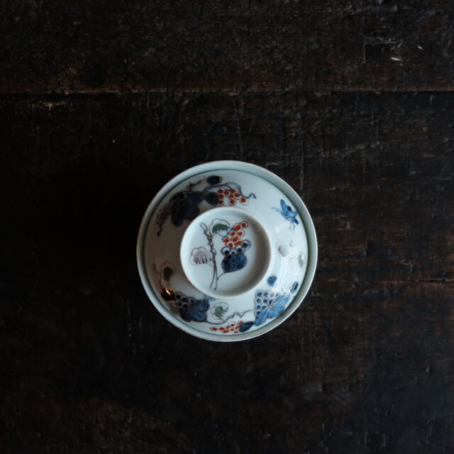 リーフと赤い実◆蝶々もいる。伊万里　錦手金彩蓋付碗　antiques/骨董　古民家　古道具　器　江戸後期　個体A