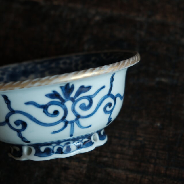 素敵な形状◇梅尽くし 伊万里 花文染付金彩深鉢 碗 骨董・antiques 器
