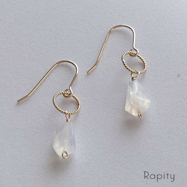 14kgf☆天然石ブルームーンストーン （タンブルカット）ピアス