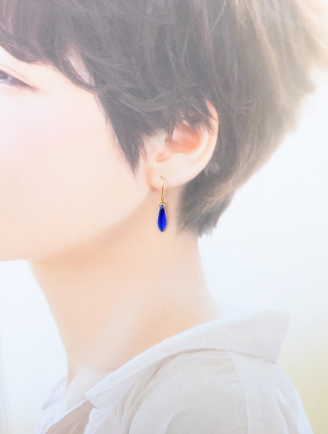 d38-27【ミッドナイトブルー】チェコダガーのシンプルピアス（パーツ