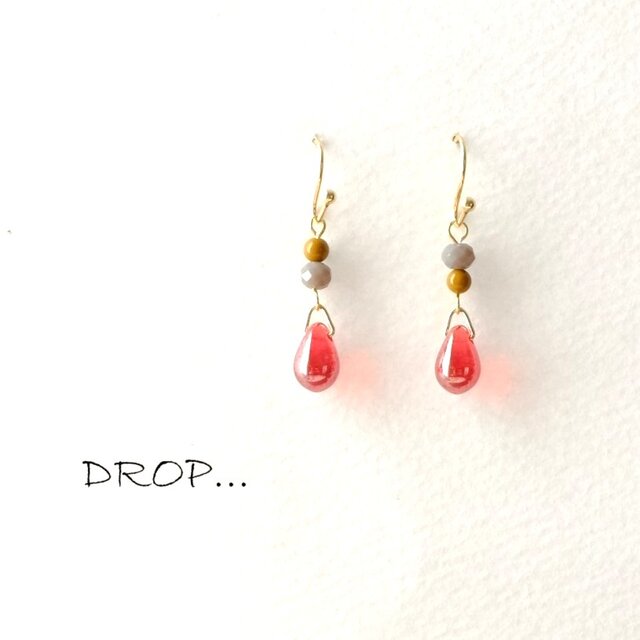 d255-53【メンタルを安定させる　天然石　ムーアカイト】と【りんご】のピアス（パーツ変更可能）