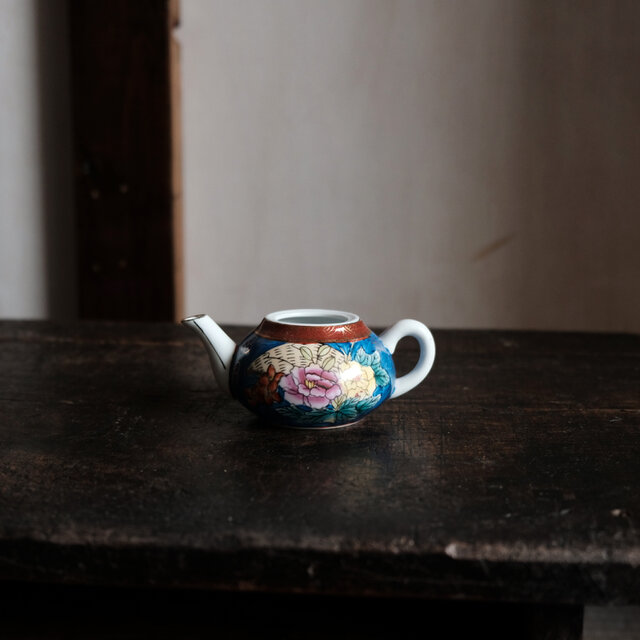 【蓋無し】◆ 鮮やかな色合い。中国産　色絵金彩小ぶり急須　煎茶茶器　チャイナレトロ　シノワズリ