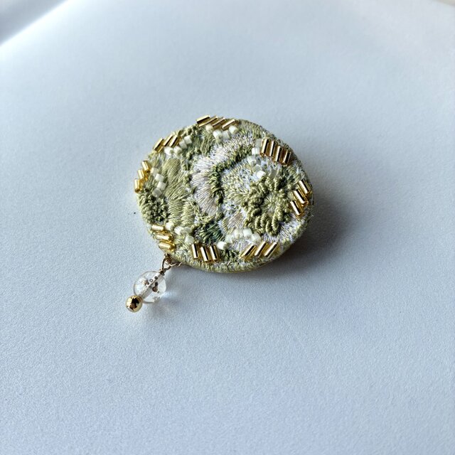willow green 上品なグリーン柳色をまとう