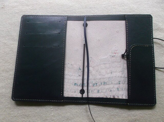 トラベラーズノートカバー　牛革、刻印＆拭き染め　カードポケット付き トラベラーズノートカバー 牛革、刻印＆拭き染め カードポケット